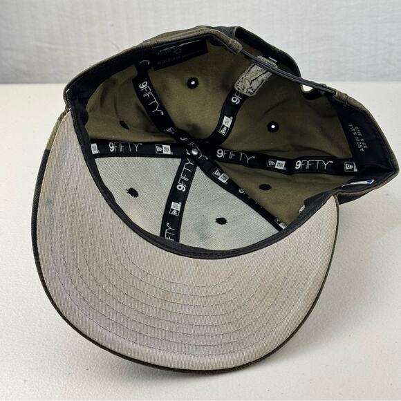 New Era Camouflage Chicago Bulls Patch Logo NBA Eastern Conference Trucker Hat - Picture 4 of 5